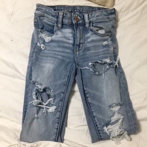 american eagle light washed ripped skinny jeans!